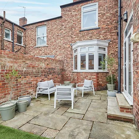 Host & - Bristol Avenue *