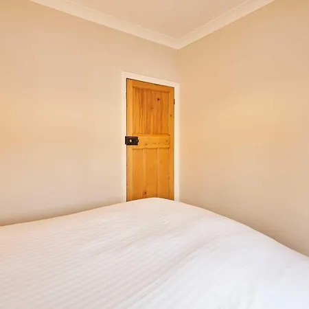 Host & - Bristol Avenue