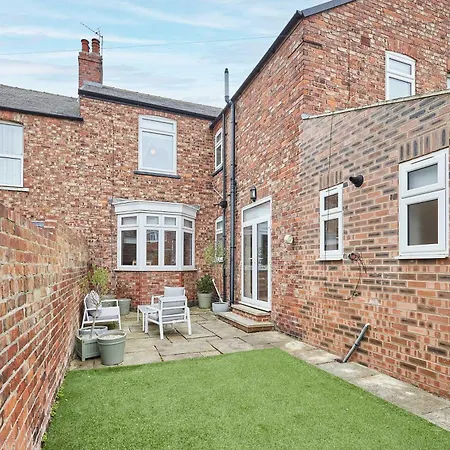 Host & - Bristol Avenue