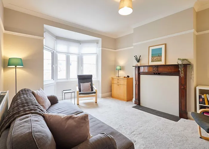 Host & - Bristol Avenue *