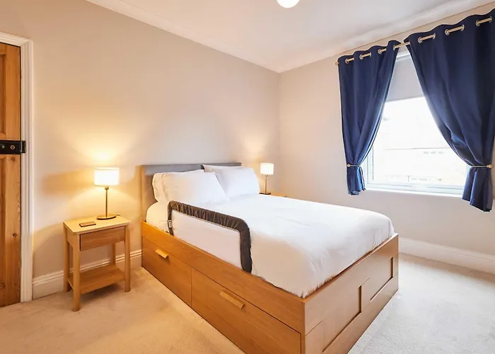 Host & - Bristol Avenue * Saltburn-by-the-Sea