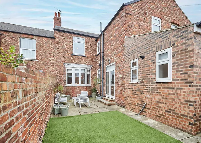 Host & - Bristol Avenue