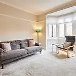 Host & - Bristol Avenue Holiday home *