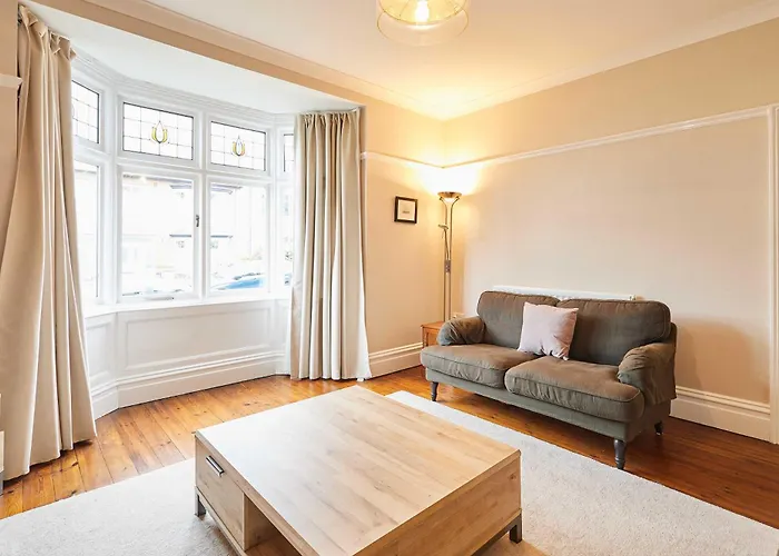 Host & - Bristol Avenue